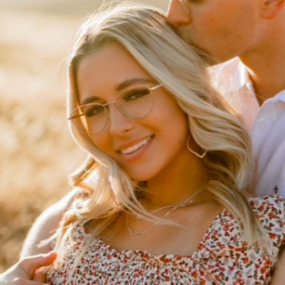 Meet your Posher, Taylor - Picture 1 of 1